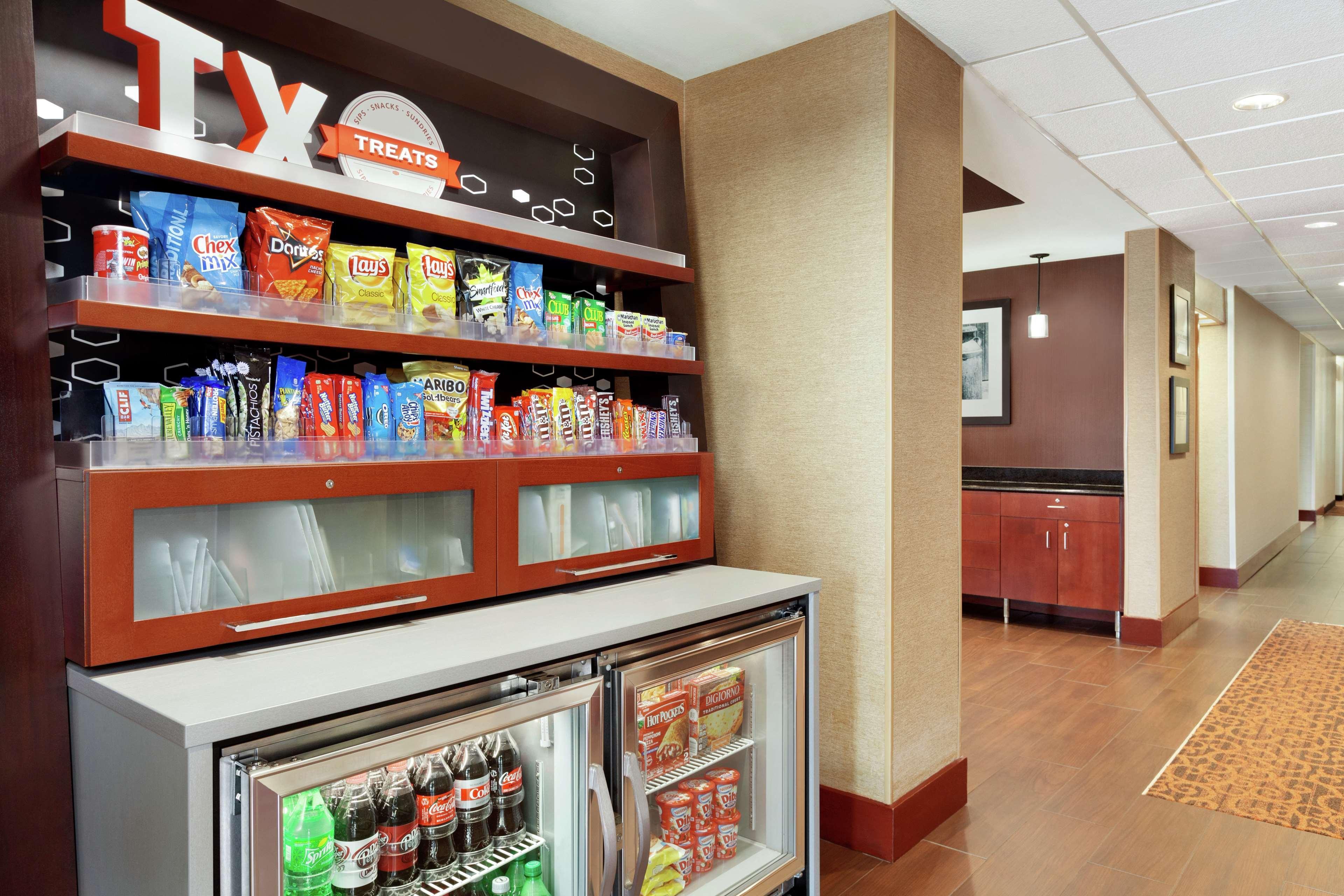 Hampton Inn Houston Стаффорд Экстерьер фото